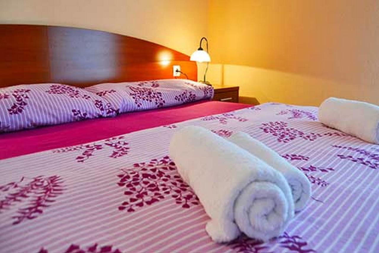 Apartments Barisic Hrvatskih Zrtava 404 Seget Vranjica Trogir Kültér fotó