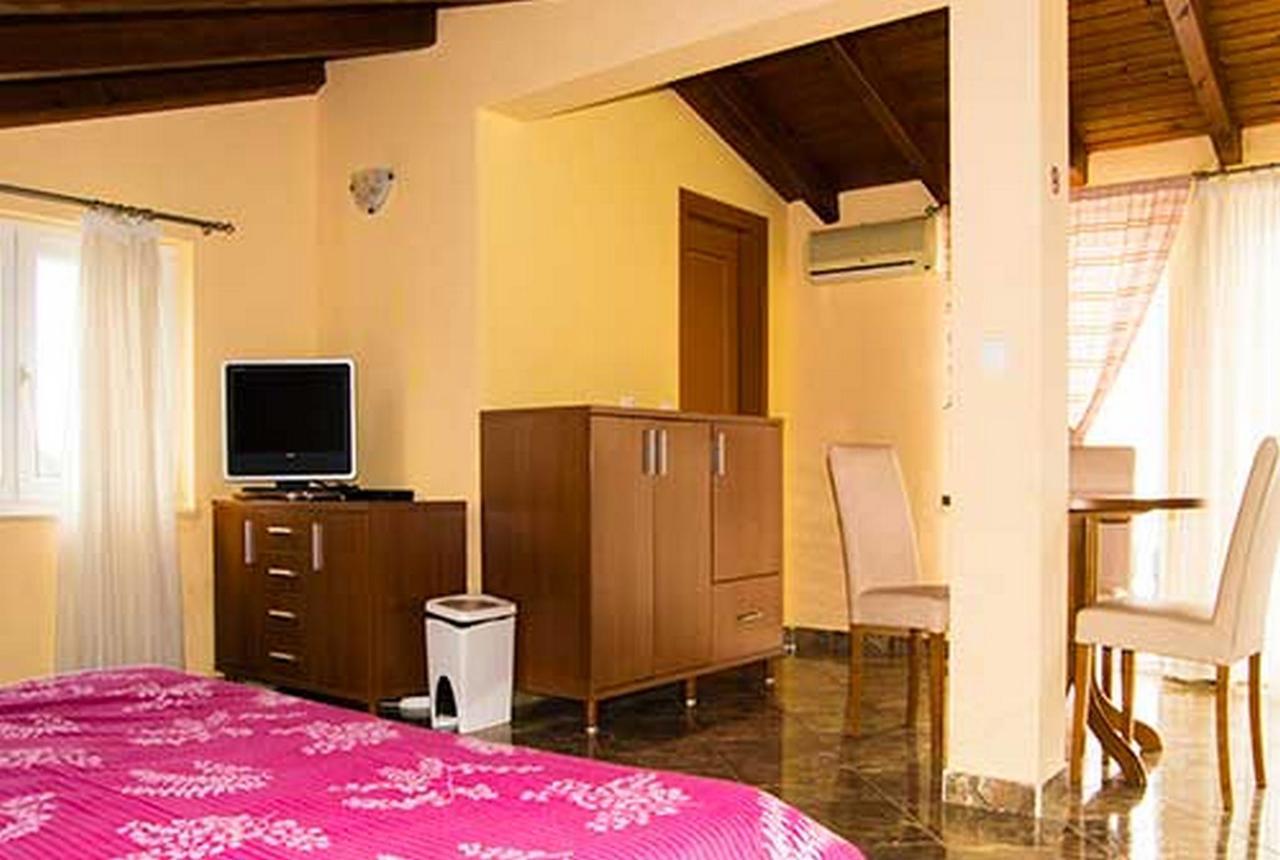 Apartments Barisic Hrvatskih Zrtava 404 Seget Vranjica Trogir Kültér fotó